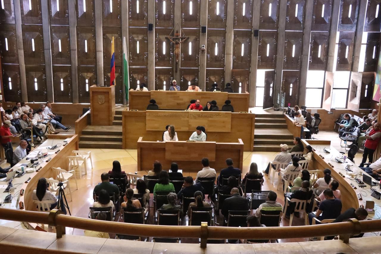 Nueva política Departamental de Vivienda y Hábitat permitirá reducir el déficit habitacional y garantizar una vivienda digna a miles de familias en Antioquia